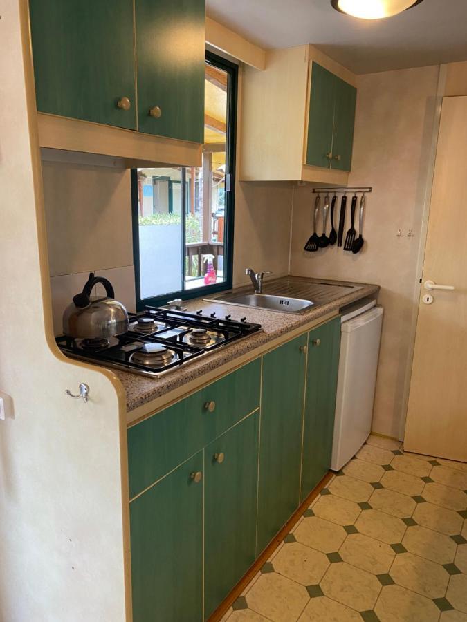 Comfortabele Familie Chalets Met Veranda Incl Airco Dichtbij Zee! Viareggio Bagian luar foto