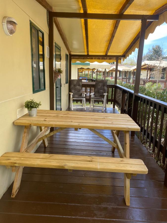 Comfortabele Familie Chalets Met Veranda Incl Airco Dichtbij Zee! Viareggio Bagian luar foto