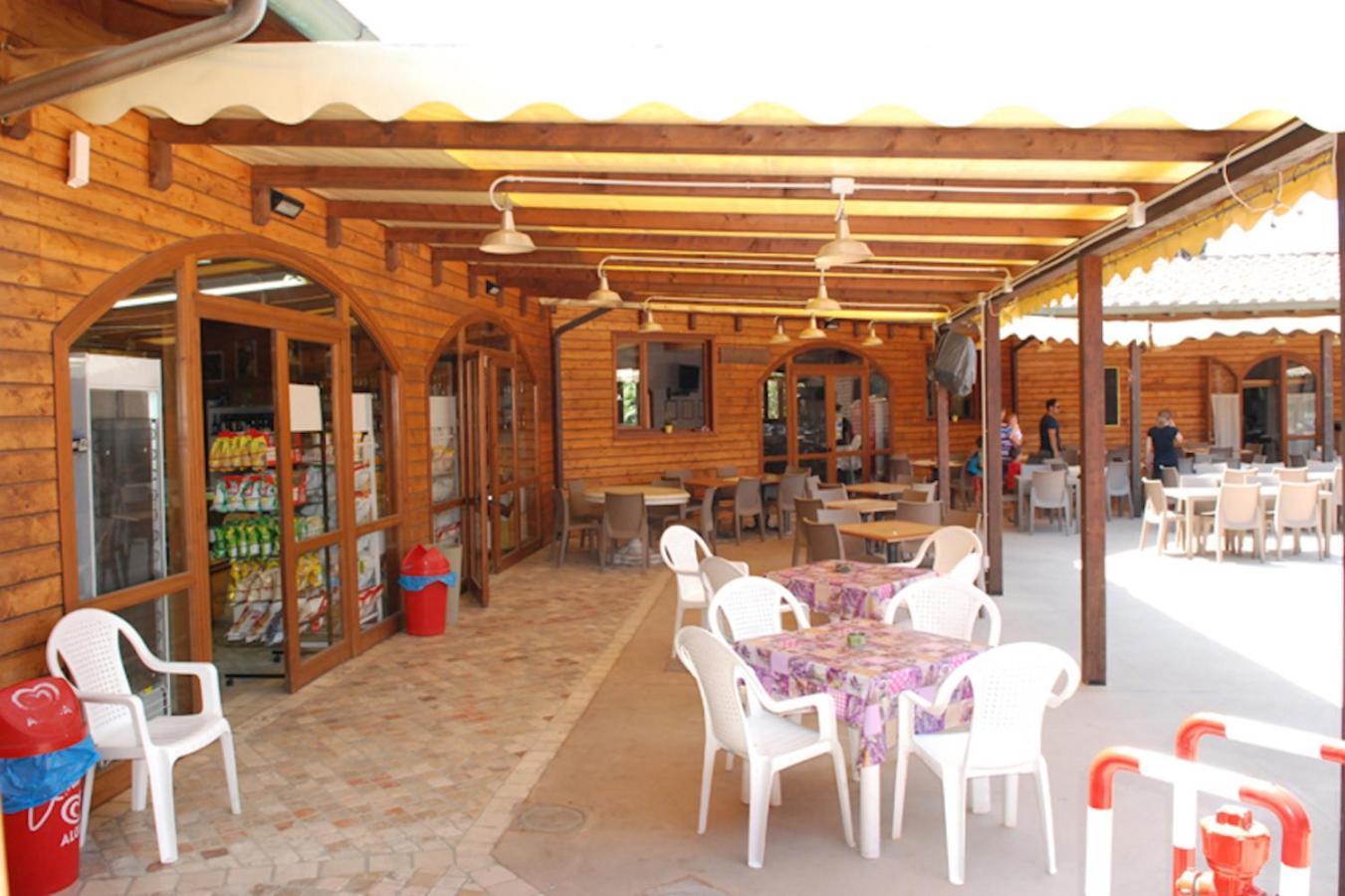 Comfortabele Familie Chalets Met Veranda Incl Airco Dichtbij Zee! Viareggio Bagian luar foto