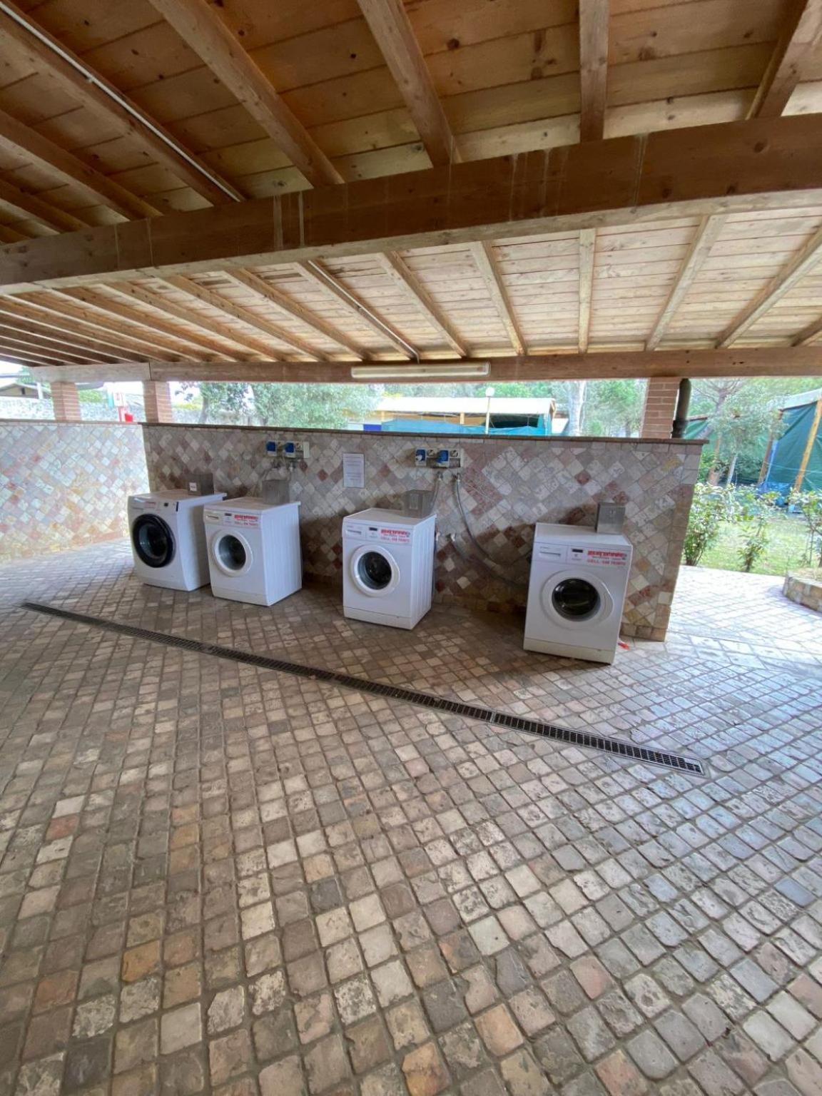 Comfortabele Familie Chalets Met Veranda Incl Airco Dichtbij Zee! Viareggio Bagian luar foto