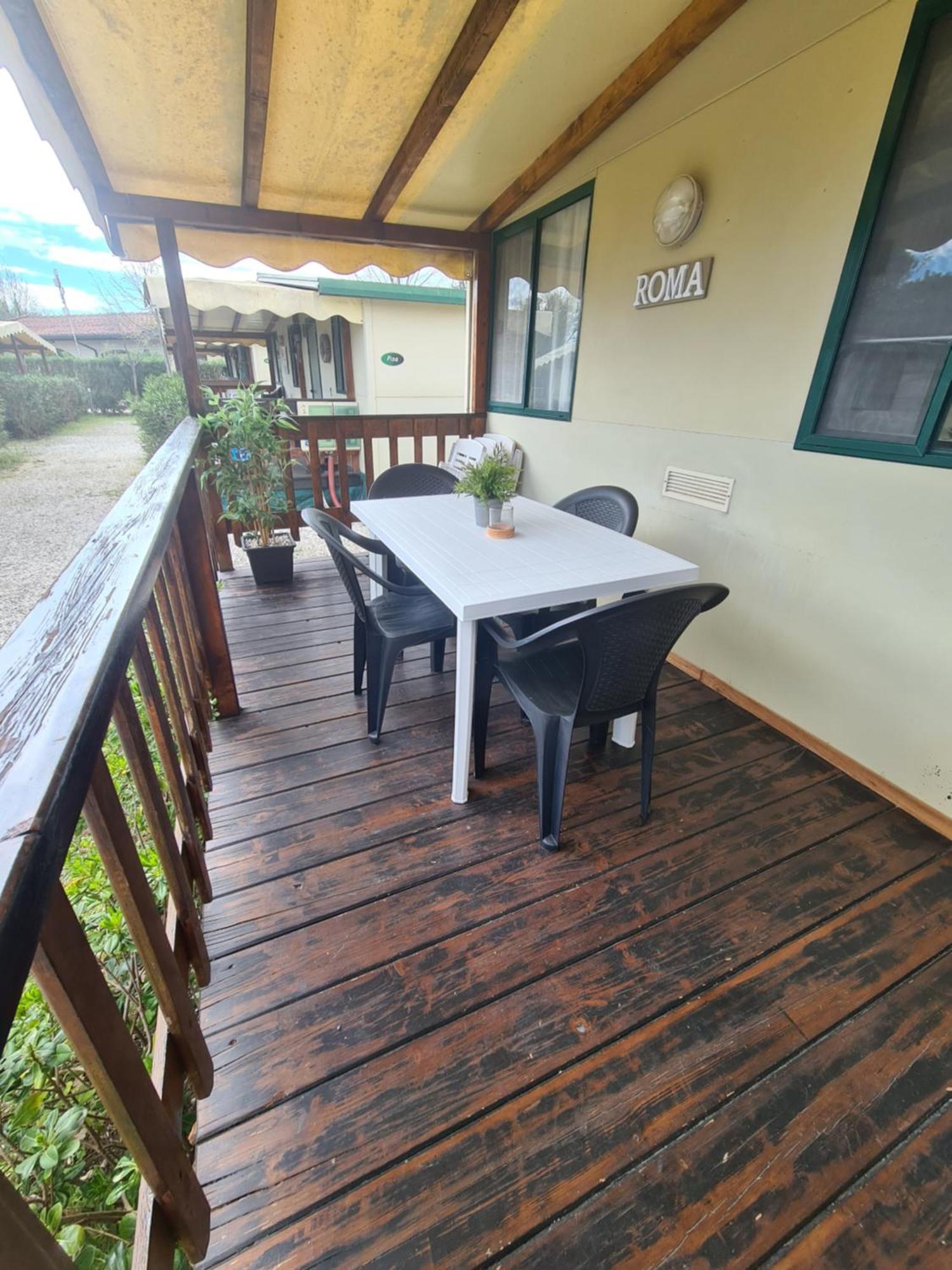 Comfortabele Familie Chalets Met Veranda Incl Airco Dichtbij Zee! Viareggio Bagian luar foto