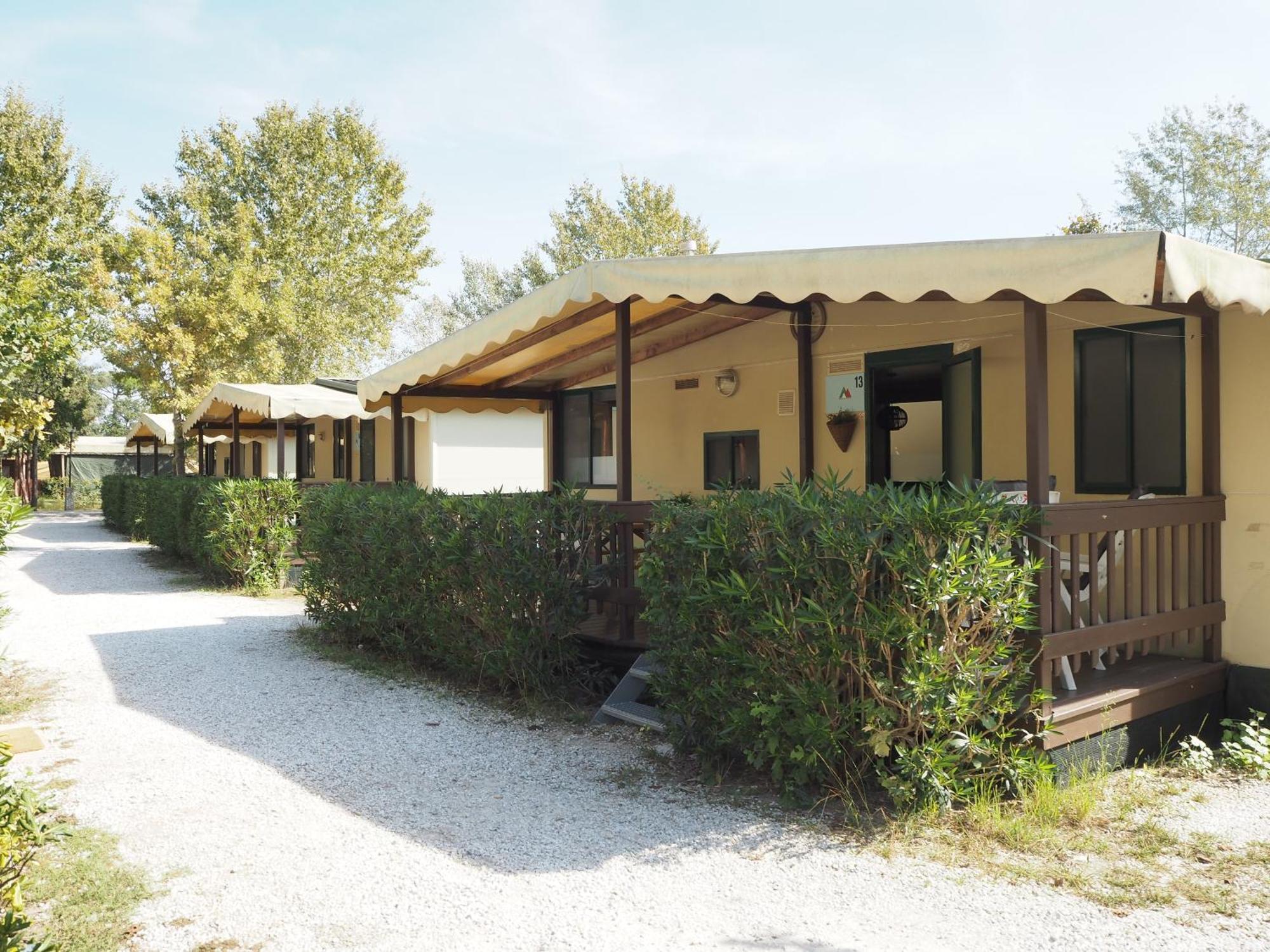 Comfortabele Familie Chalets Met Veranda Incl Airco Dichtbij Zee! Viareggio Bagian luar foto